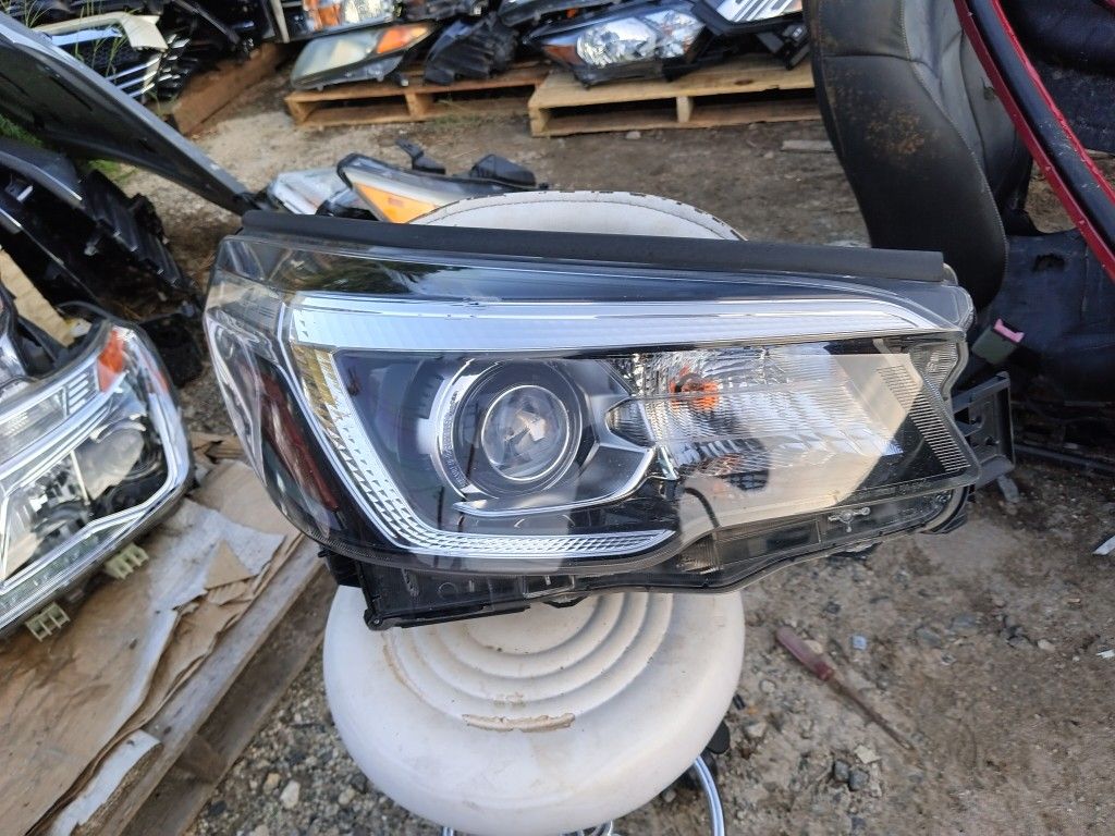 Right Hand Headlight For A 2019 To 2021 Subaru Forester OEM Part
