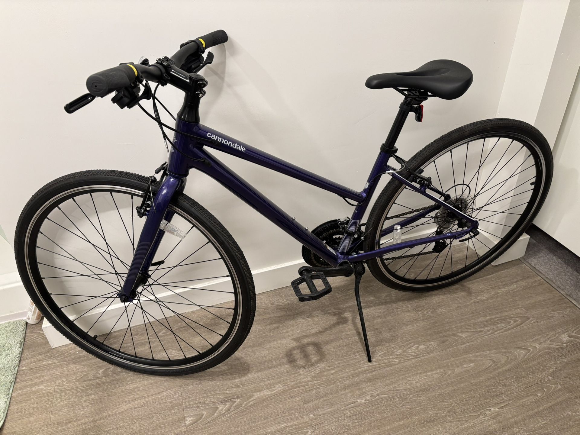 Bicycle - Small Women’s Cannondale Quick 6 Remixte