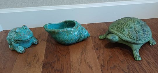 Decorative green turtles