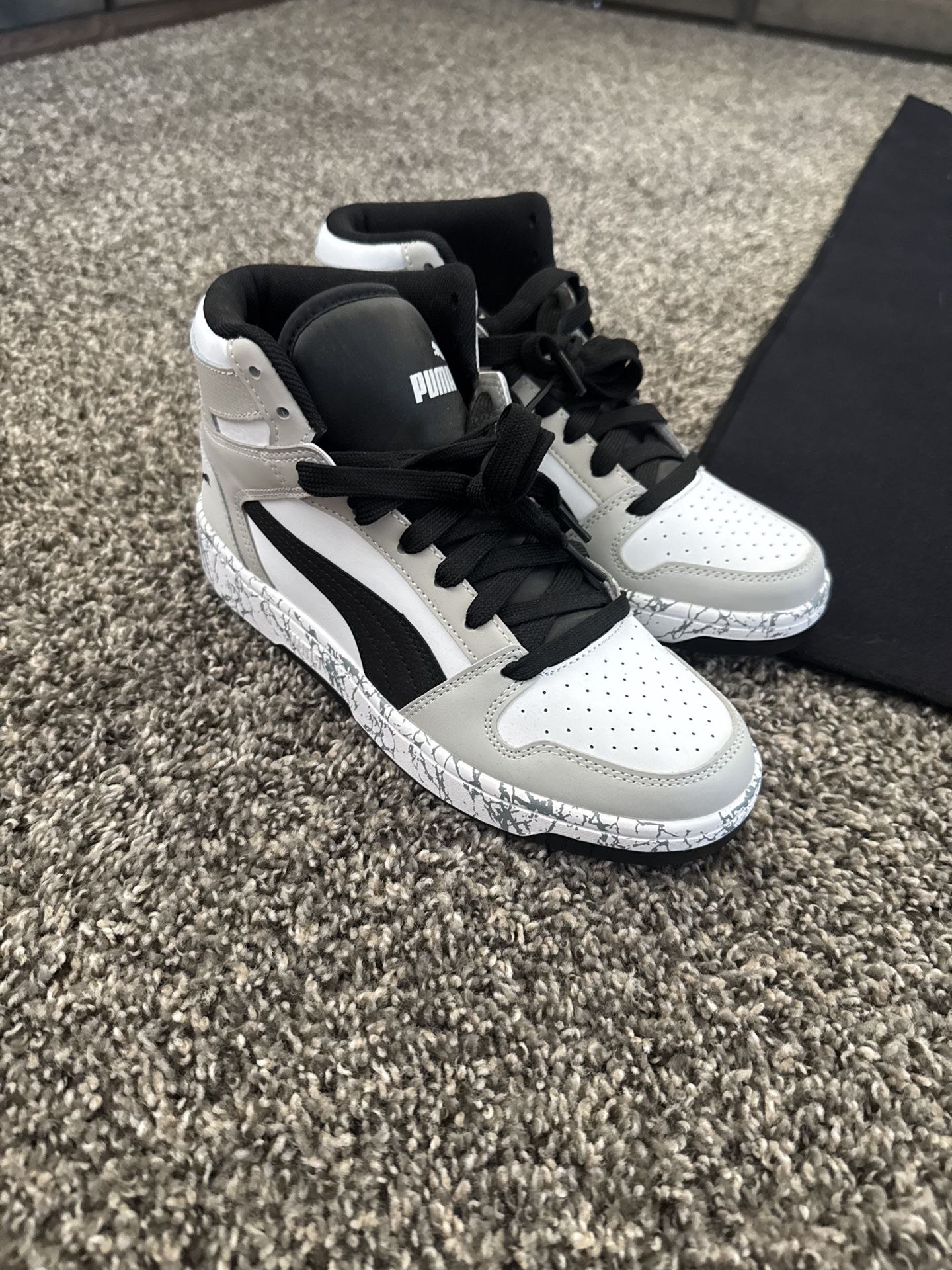 Boys PUMA shoes Size 6