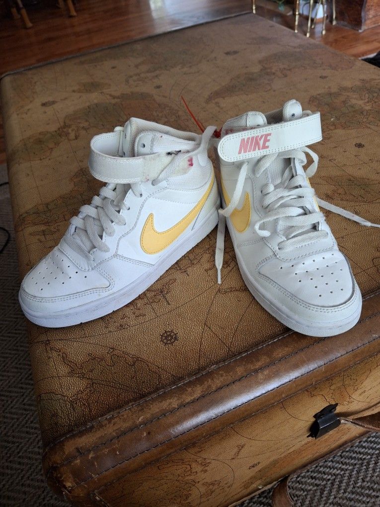 Nike Kids Shoe Size 4y