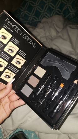 Eyebrow shape kit