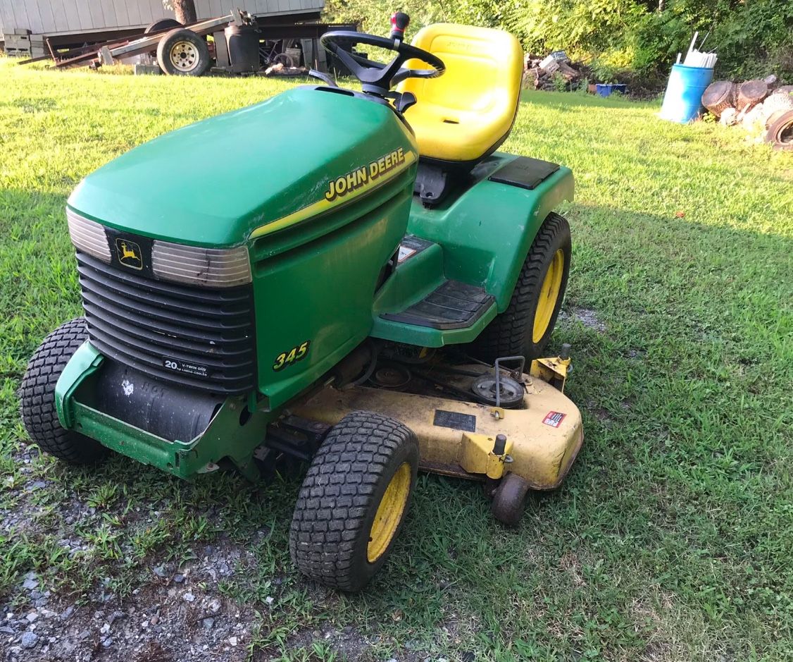John Deere 345