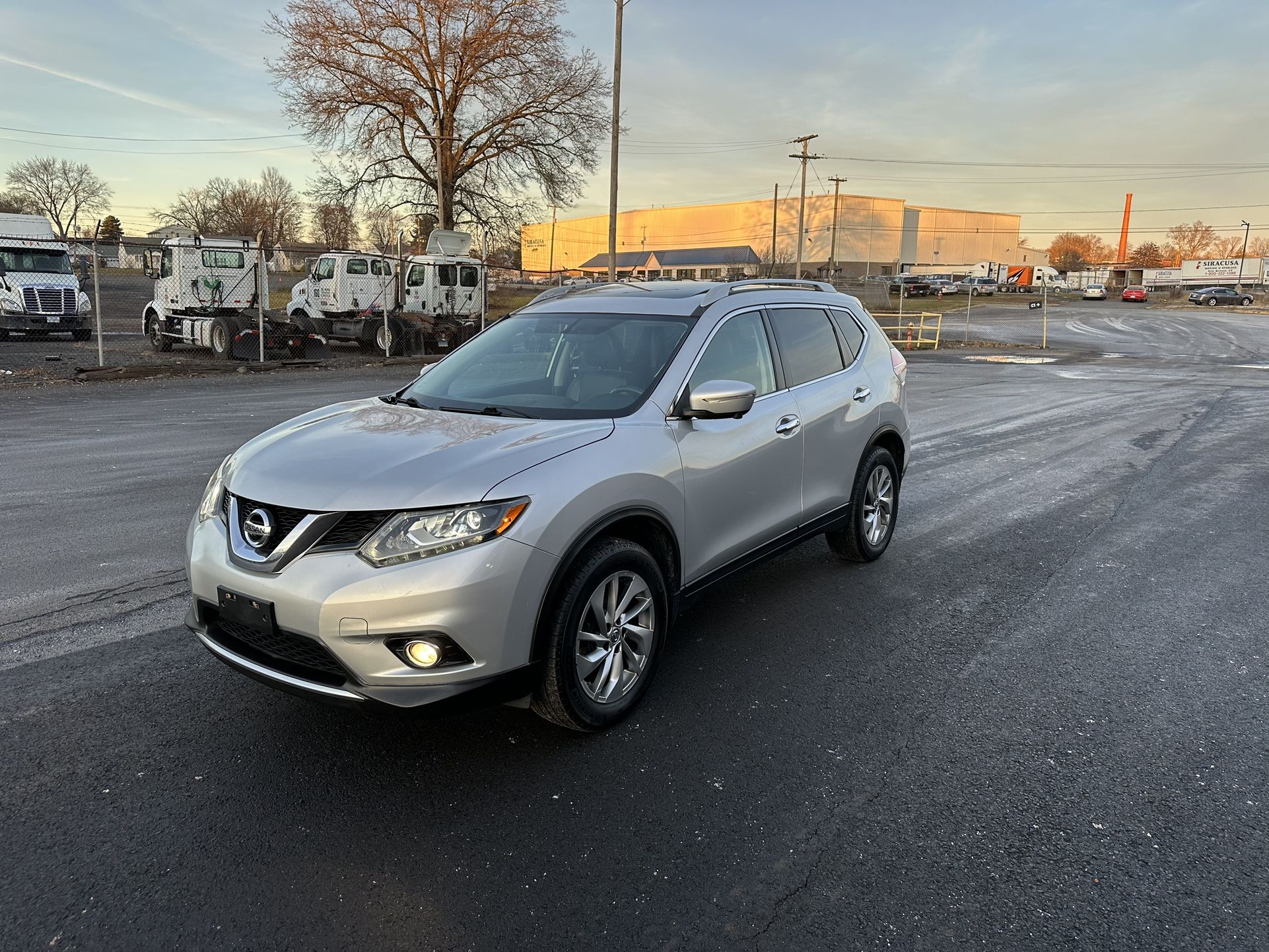 NISSAN ROGUE 2015 SL AWD ONE OWNER RUNS PERFECT 