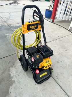 Shop DEWALT 3400 psi 2.5 GPM Gas Cold Water Pressure Washer with OEM Axial Pump Questions & Answers