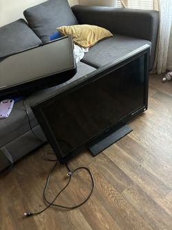 $60 - 2 TVS