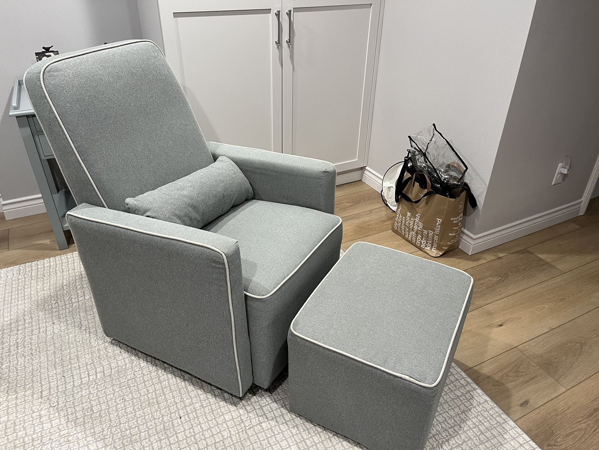 FREE DaVinci Glider + Ottoman
