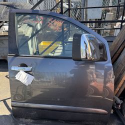 Nissan Titan 2005 Front Door Passenger Side RH J412 electric, body side moulding; 2004 to 2007 NO Door mirror 
