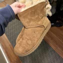 women’s Uggs size 8.5-9
