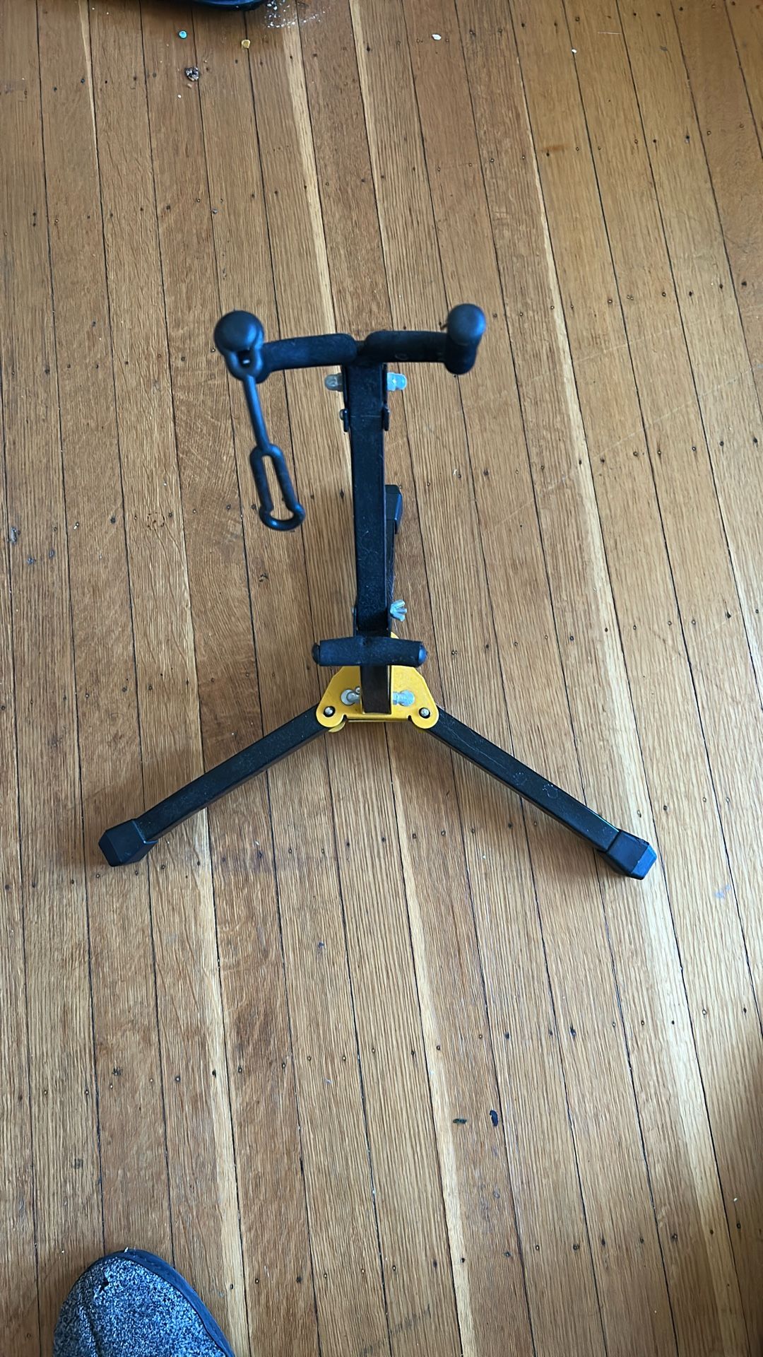 saxophone stand