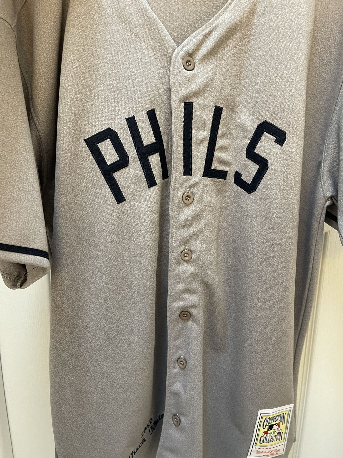Phillies Jersey Size 52