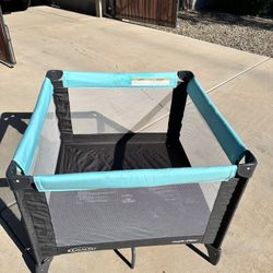 Graco Pack n Play Totbloc With Mattress And Sheet Set 