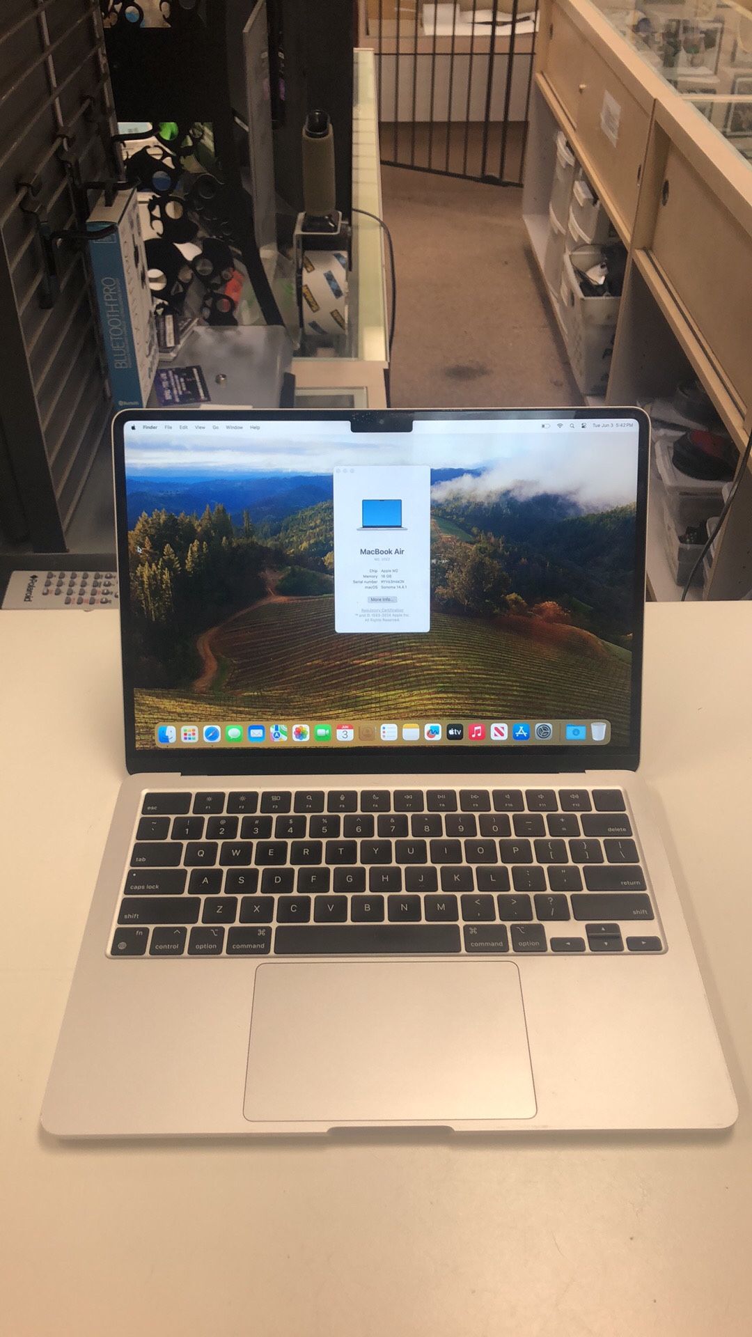 Apple MacBook Air 13 Inch M2 2022
