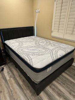 Queen Size Mattress Pillow Top New bedframe sold separately