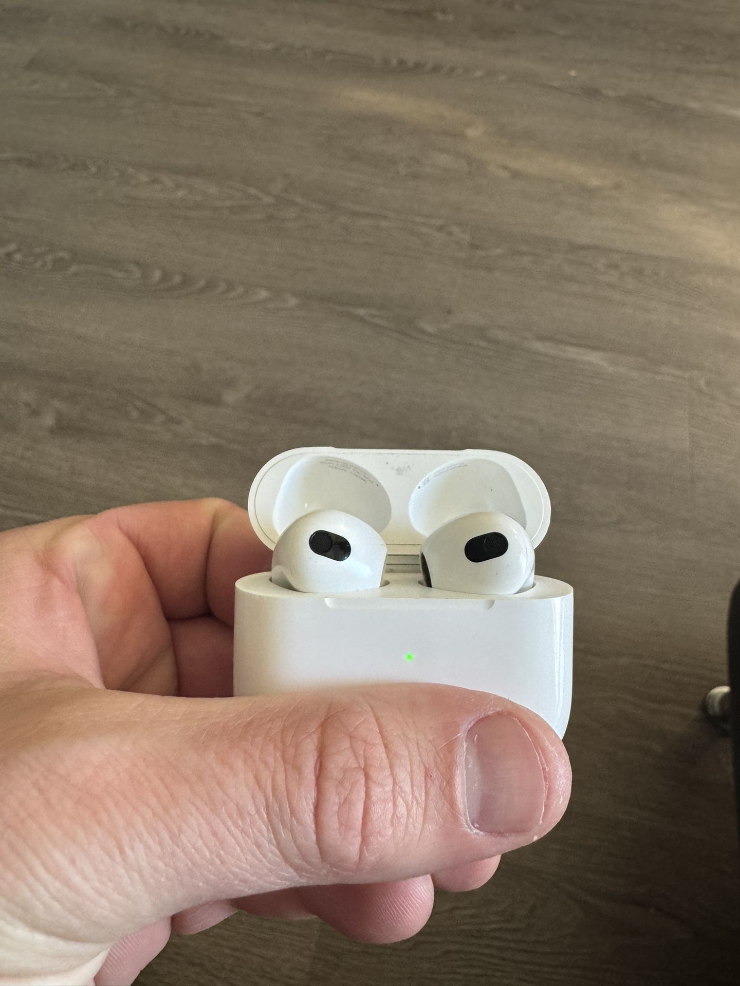 AirPods 4