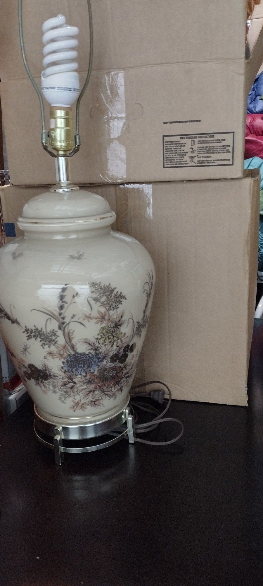Beautiful Vintage Chinoseire Lamp