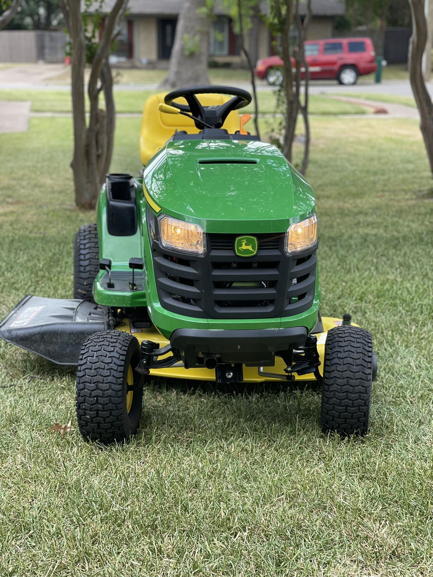 S100 42 in. 17.5 HP Gas Hydrostatic Riding Lawn Tractor 🚜