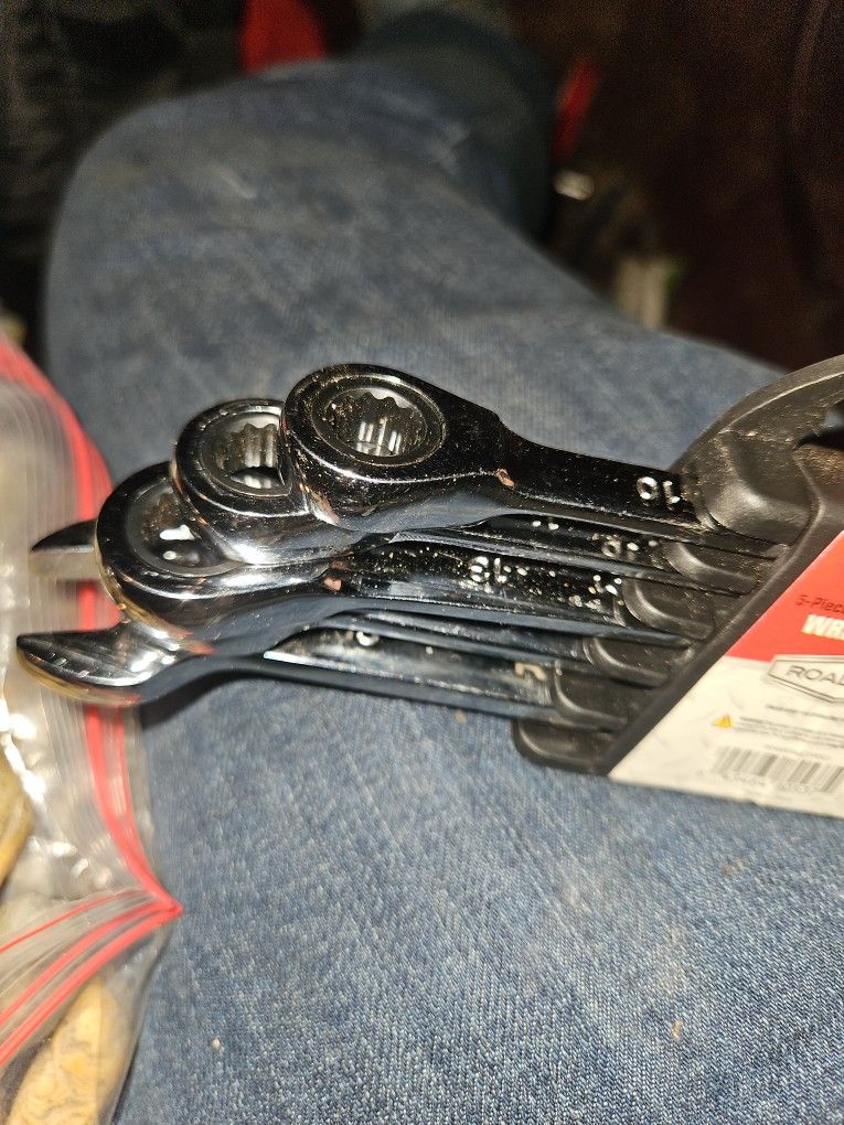 Ratcheting Wrenches