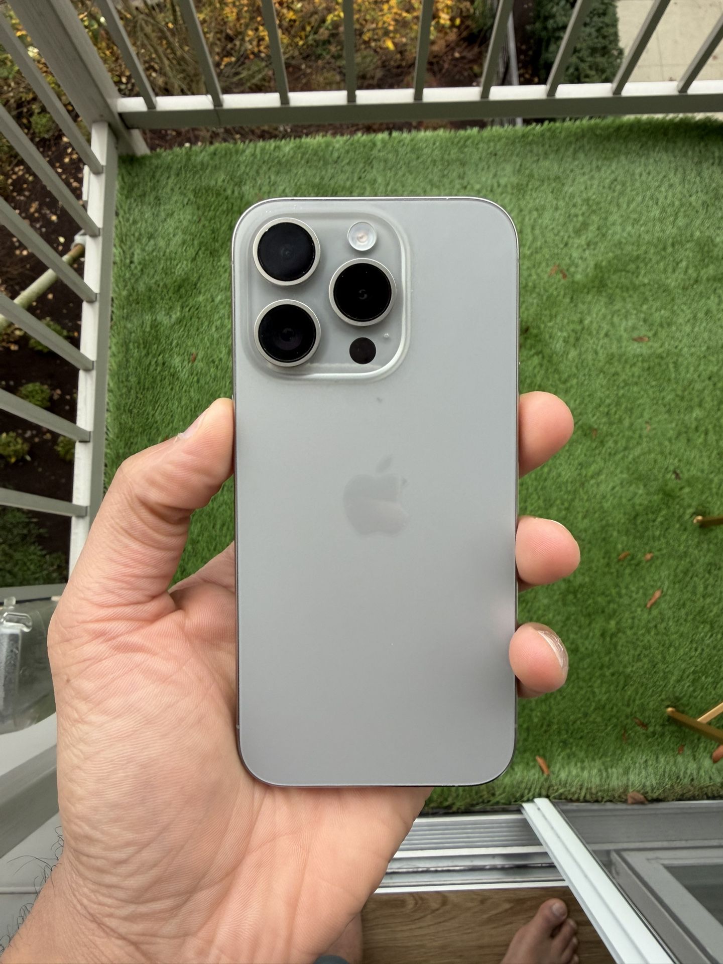 iPhone 15 Pro – 512GB (Titanium)- Unlocked