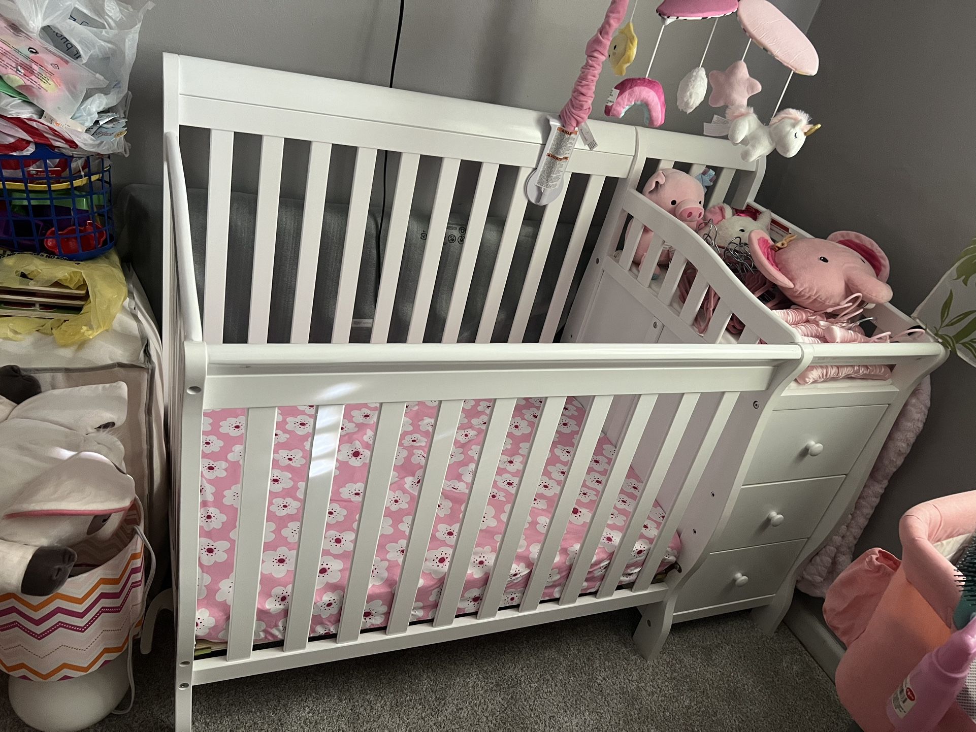 Baby mini convertible crib w/mattress