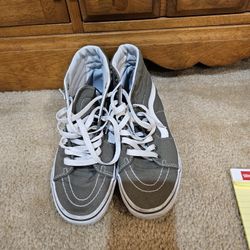 Van's Skateboarding Shoes - Men's Size 6.5 Woman's 8