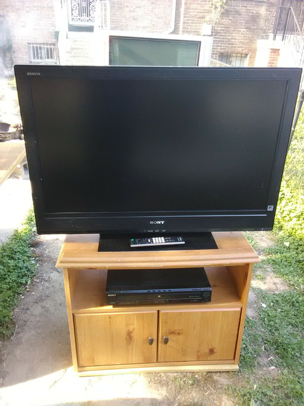Sony 40 inch LCD TV with remote control and 2 HDMI ports