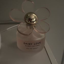 Marc Jacob’s Daisy Love Perfume 