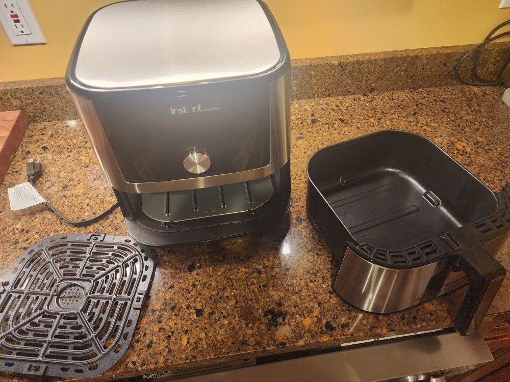 Instapot Airfryer VORTEX PLUS 6 QUART- LIKE NEW USED ONLY 6 TIMES