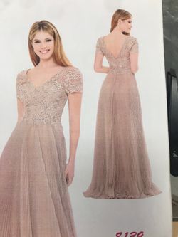 Selling this beautiful brand new dress never worn