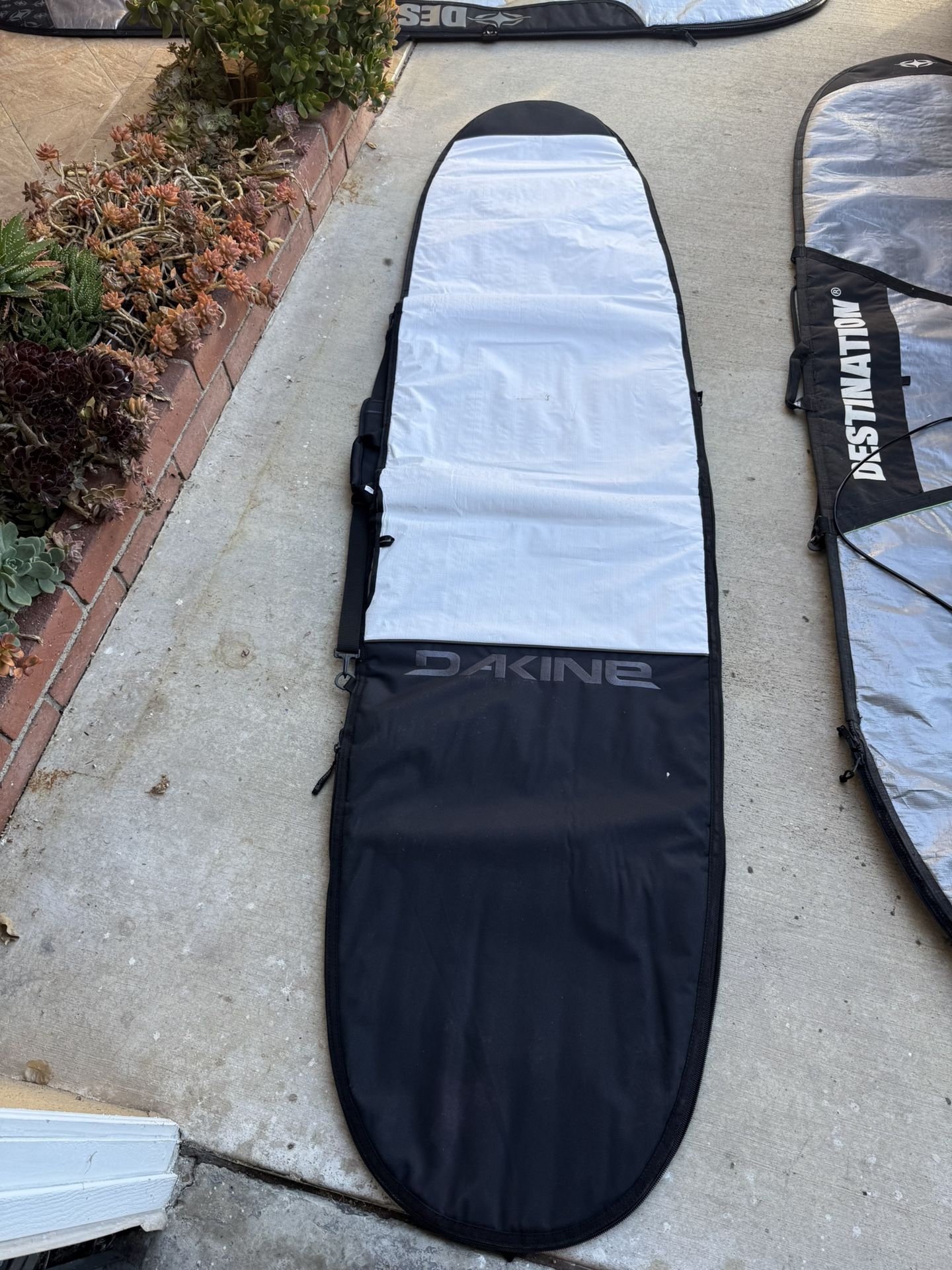 Dakine 8’ Round Day Bag