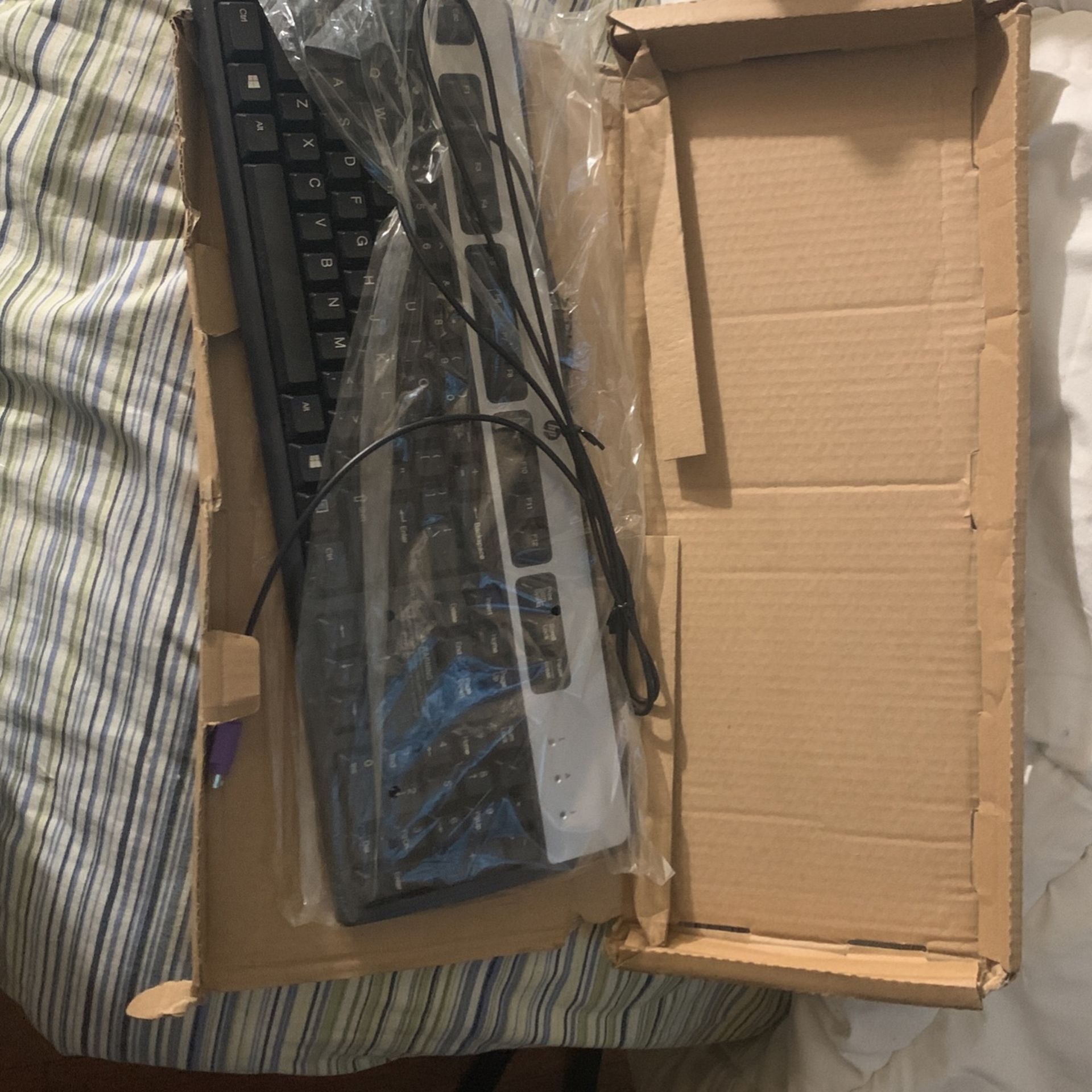 HP Brand Keyboard With Pin-port Connection (photo 2)