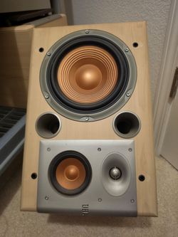 Classic 2 x JBL Studio S38BE in Birch color in a like new condition