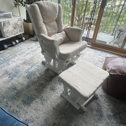 Rocking chair (White & Cream Colored) - Comfortable & Clean