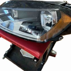 Selling the left headlight of a Volkswagen Golf halogen.