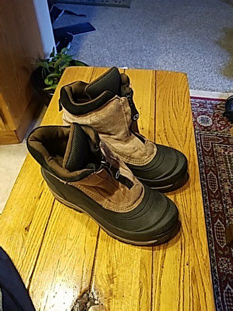 Thermolite snow boots size 4