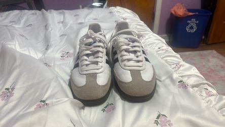 Adidas sambas size 7 1/2 in women white