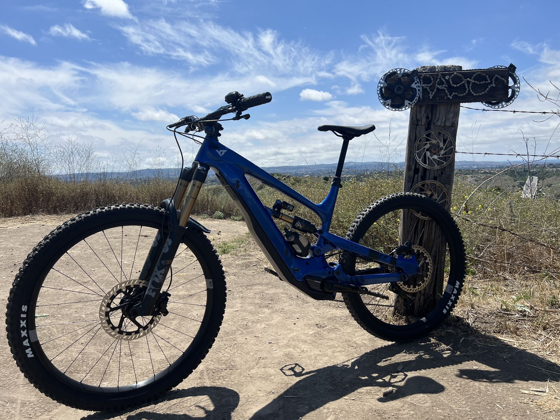 2024 YT Decoy Core 5 Mountain Bike