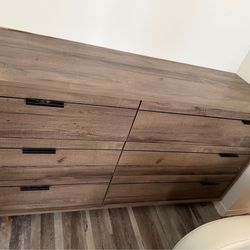 Dresser 6 draws