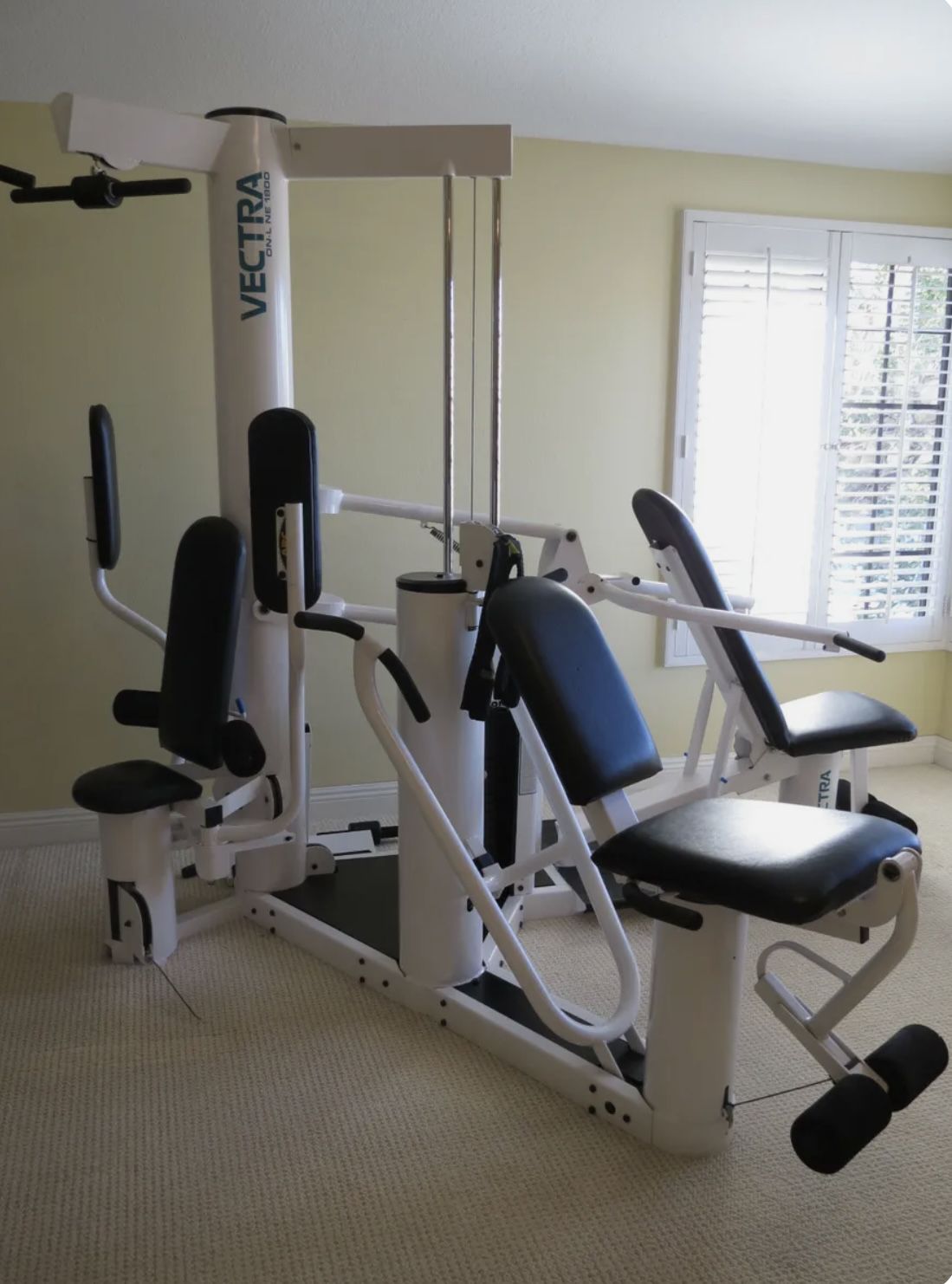 Vectra On-line 1800 Multi Station Home Gym. 