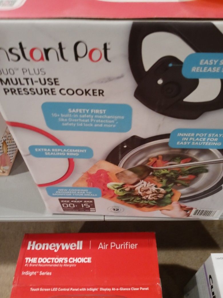INSTANT POT MULTI USE PRESSURE COOKER