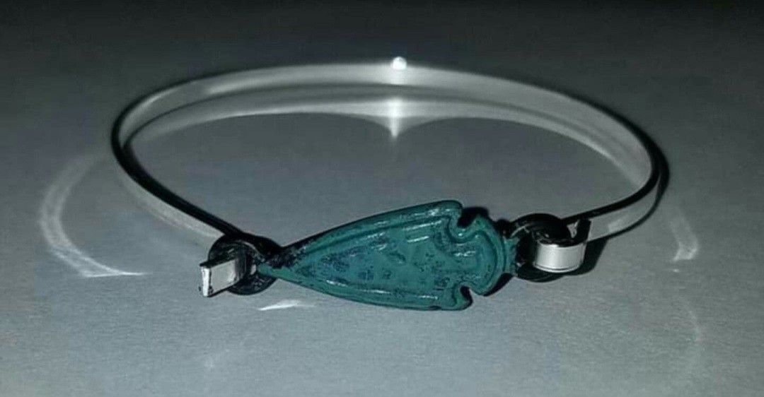 Silver Bracelet w/ Metal Arrowhead