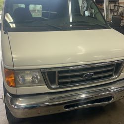 2005 Ford E-350