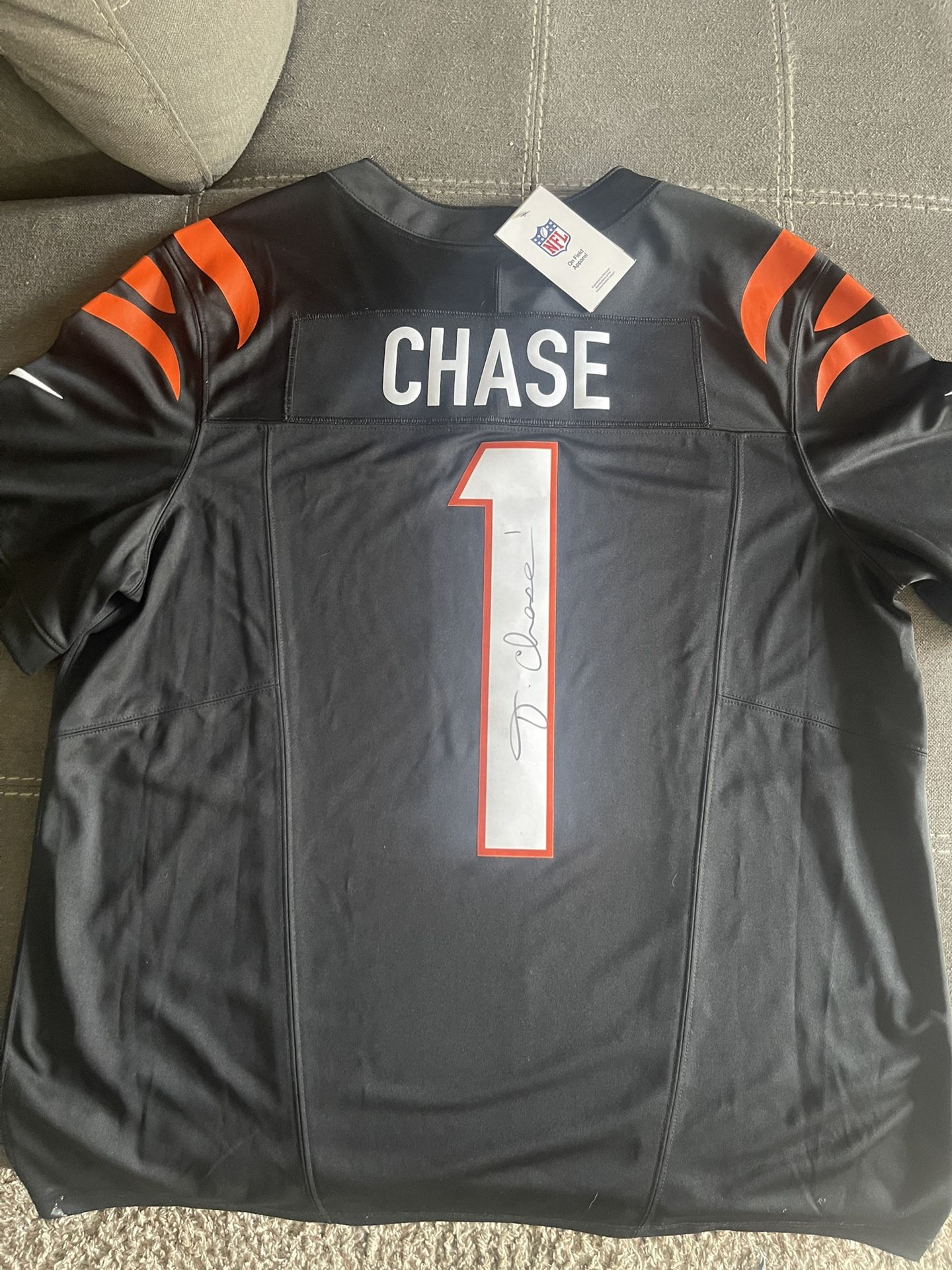 Ja’Marr Chase Autographed Jersey Men’s XL
