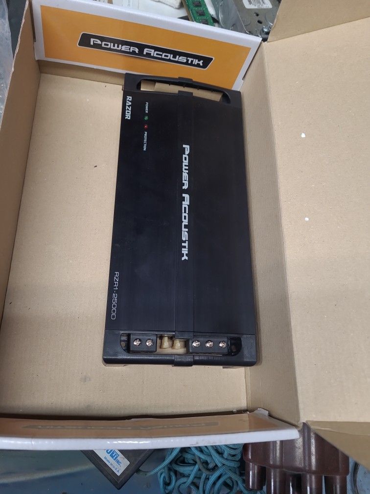 Power Acoustik 2,500 Watt Max Amp Subwoofer Amp