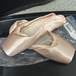Mirella pointe shoes