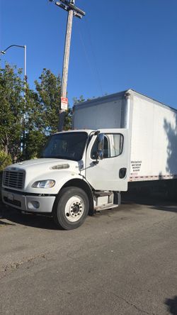 2016.   Freightliner      364325 millas