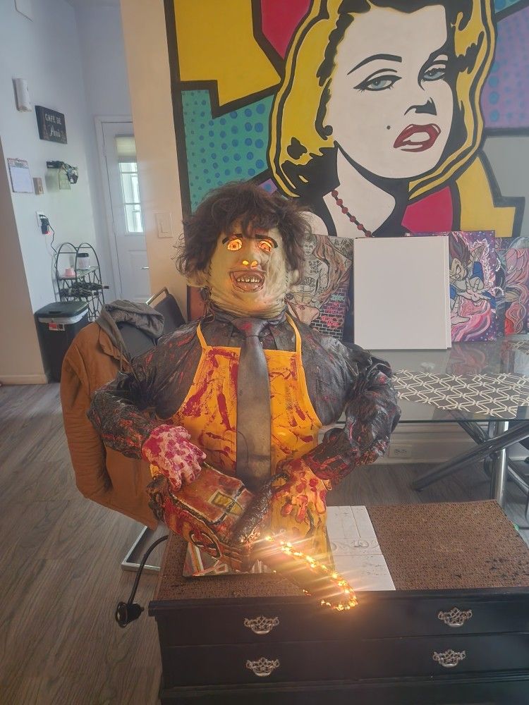 Leatherface TEXAS CHAINSAW MASSACRE ANIMATRONIC BUST (HALLOWEEN DECORATION)
