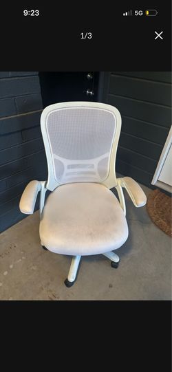White desk chair