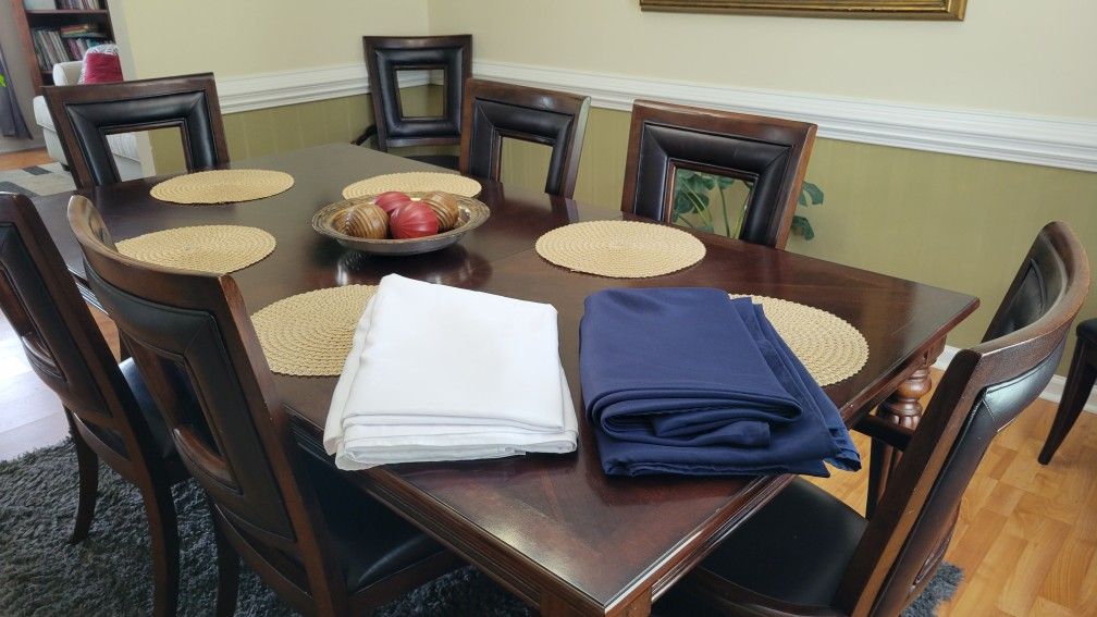Tablecloths And Graduation Decorations