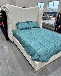 Luna Cream Velvet Queen Size Platform Bed. Brand New. MATTRESS IS NOT INCLUDED.